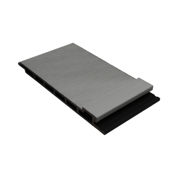 Panneau de revêtement composite gris perle avec rainures verticales